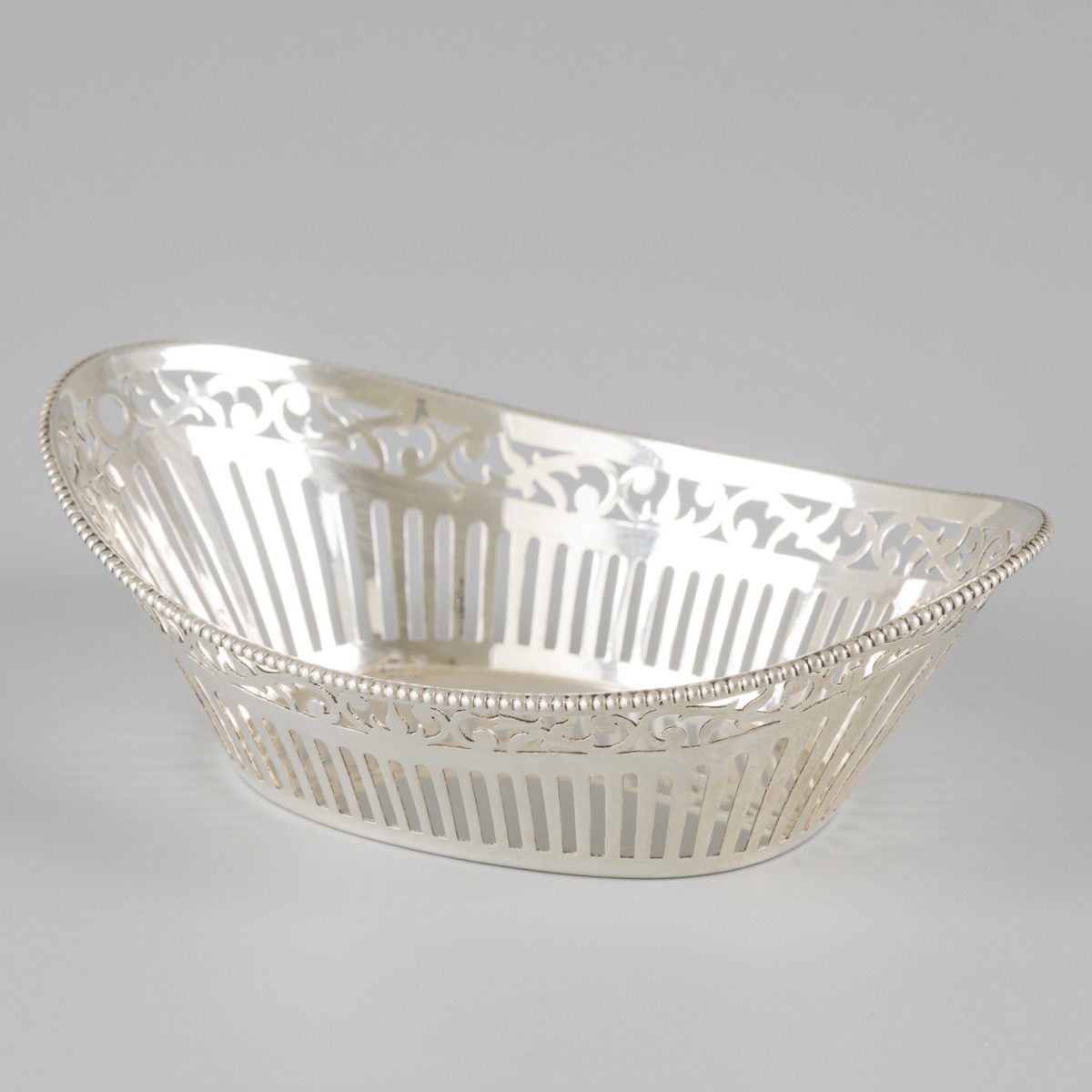 Bonbonmandje zilver.