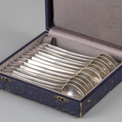 12-delige set lepels zilver.