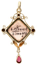 14 kt. Geelgouden Limoges emaille hanger door Louis Clement met een portret van een vrouw.