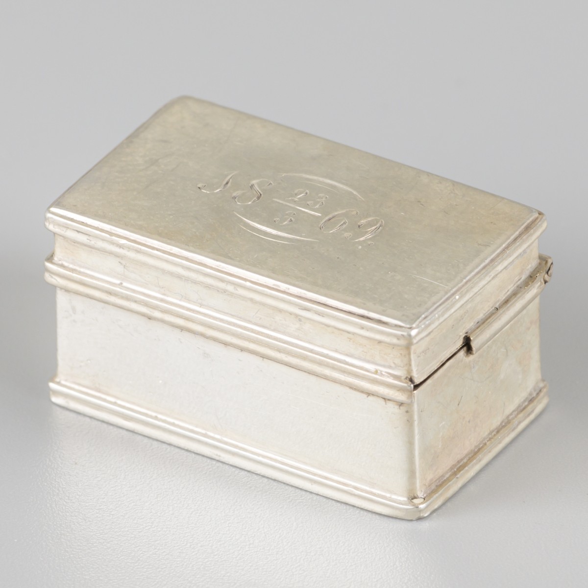 Pillendoosje zilver.