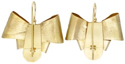 18 kt. Geelgouden vintage oorbellen bezet met parels.