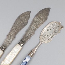 3-delig lot botermesjes zilver.