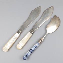 3-delig lot botermesjes zilver.