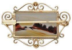 Vintage broche met landschapsagaat in een 14 kt. geelgouden montuur.