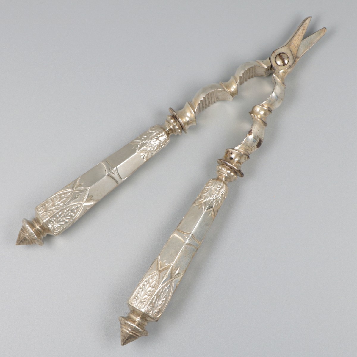 Notenkraker zilver.