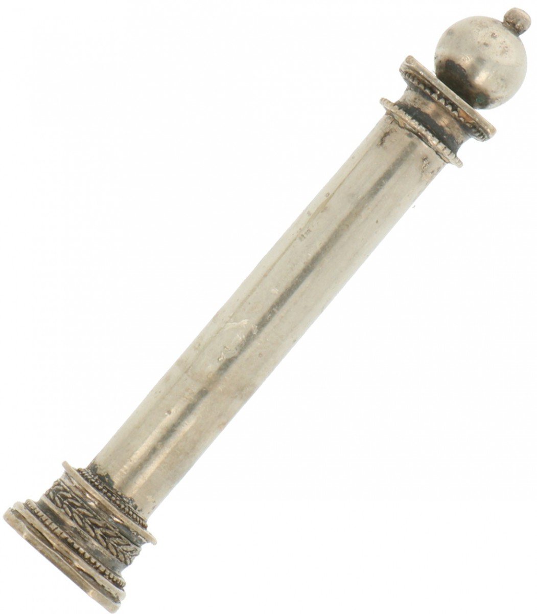 Lakstempel zilver.
