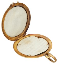 18 kt. Geelgouden antieke medaillon hanger bezet met robijn en zaadparel.