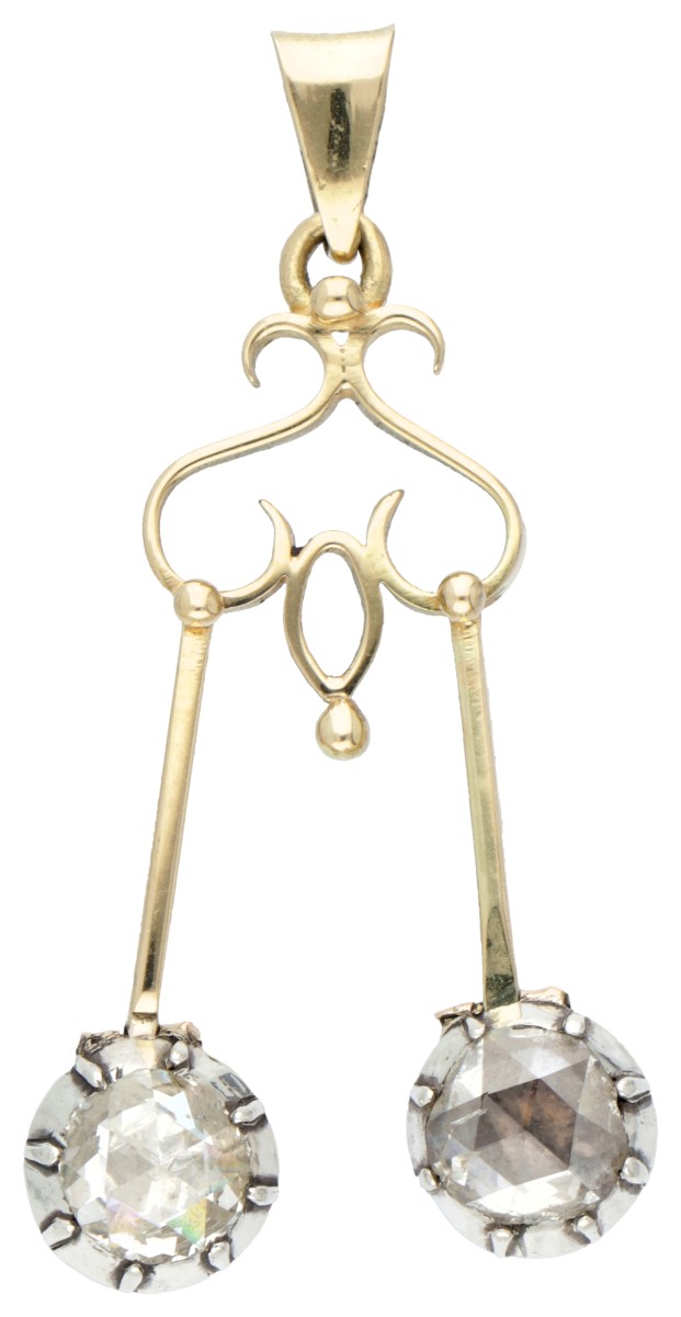 14 kt. Geelgouden vintage hanger bezet met twee roosgeslepen diamanten.
