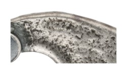 Lot van twee sterling zilveren vintage broches met florale details.
