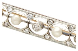 14 kt. Bicolor gouden art deco staafbroche bezet met ca. 0.90 ct. diamant en parels.
