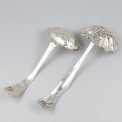 2-delig lot strooilepels zilver.