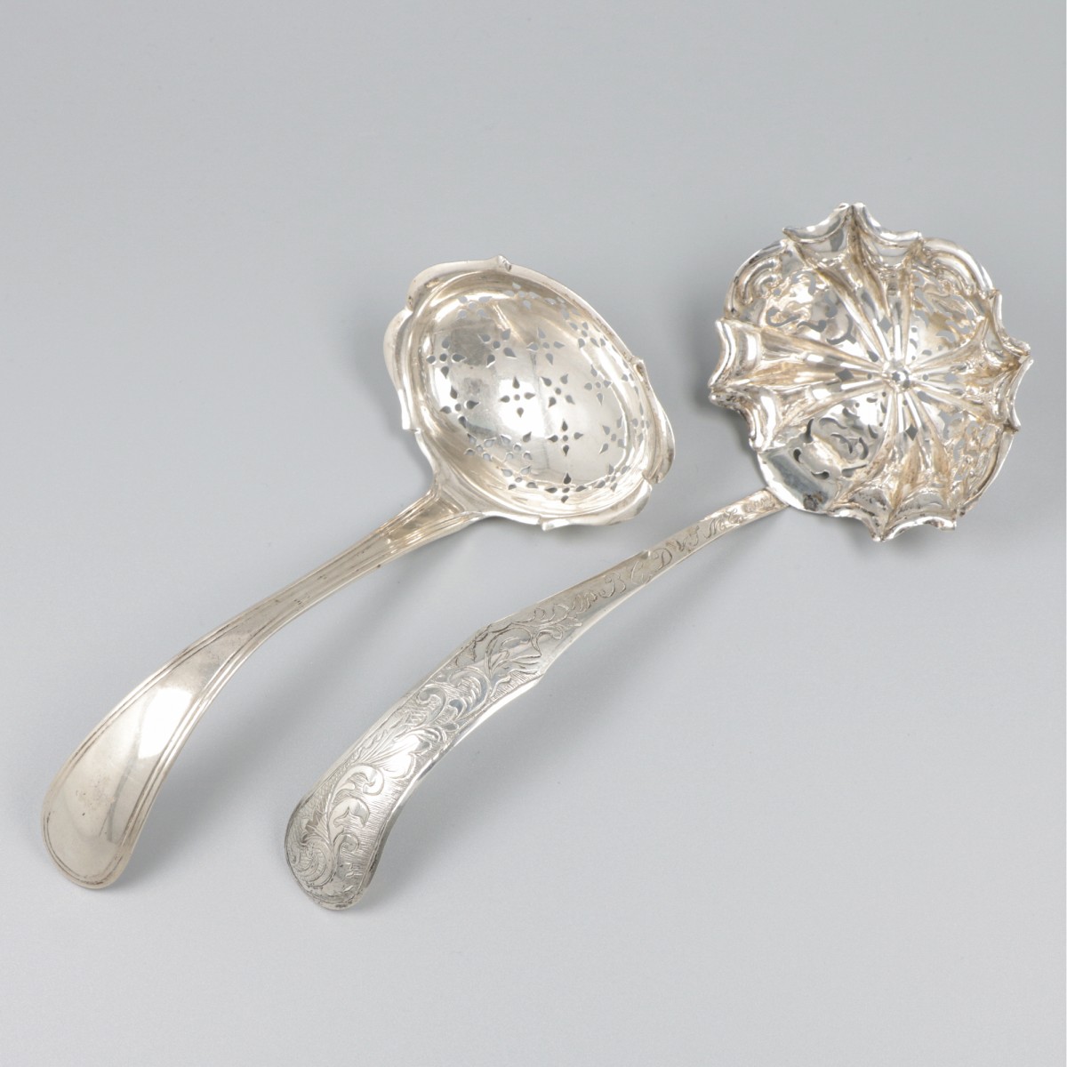 2-delig lot strooilepels zilver.