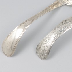 2-delig lot strooilepels zilver.