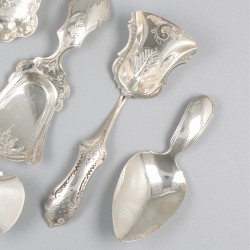 6-delig lot suikerschepjes en theeduimen zilver.
