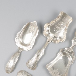 6-delig lot suikerschepjes en theeduimen zilver.