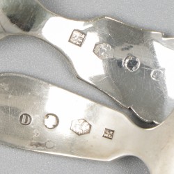 6-delig lot suikerschepjes en theeduimen zilver.