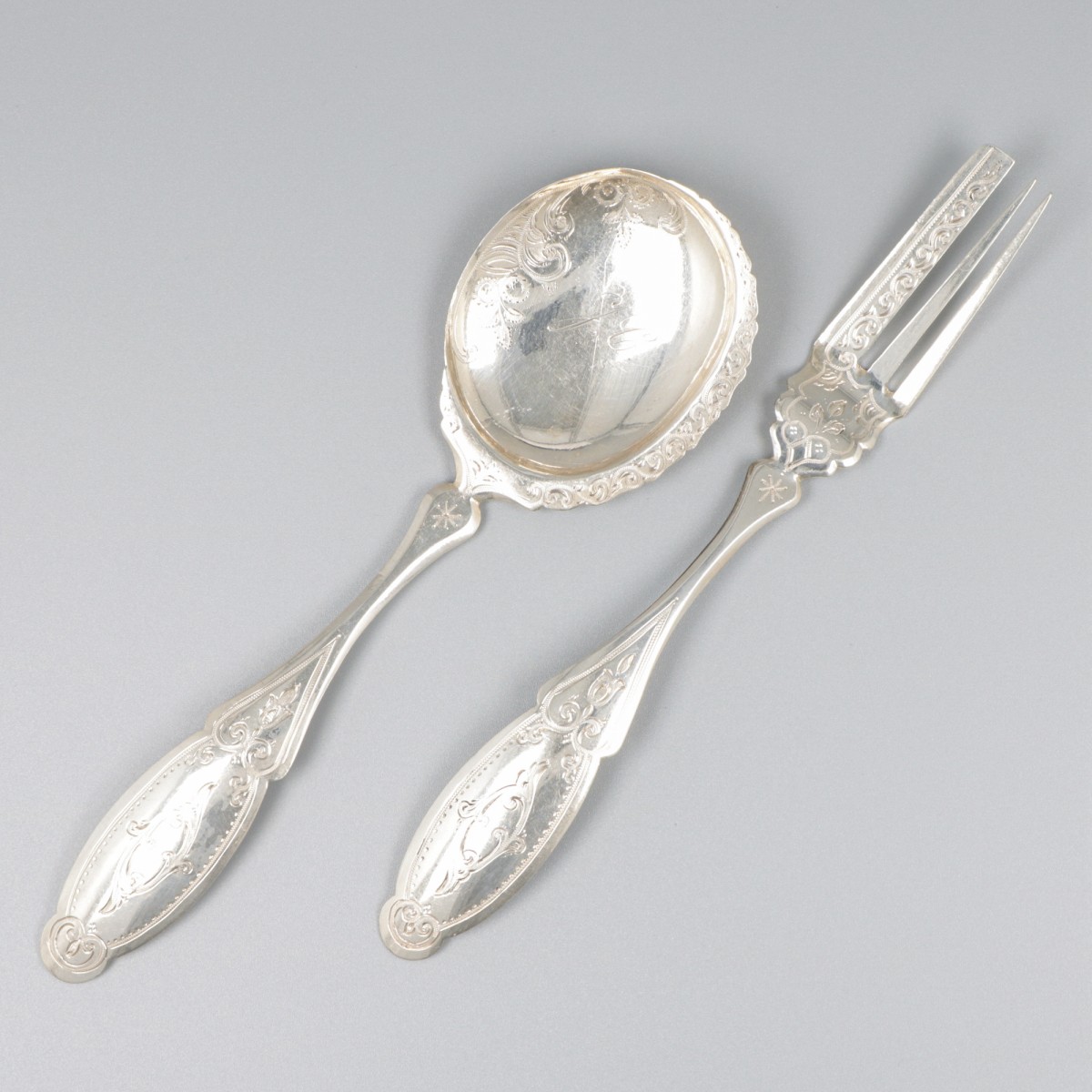 Gembercouvert zilver.