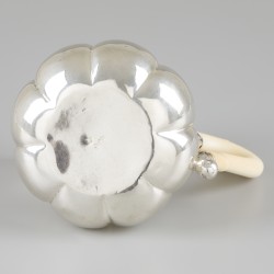 Melk- / roomkannetje (Brussel, België, Louis Wolfers 1852-1892) zilver.