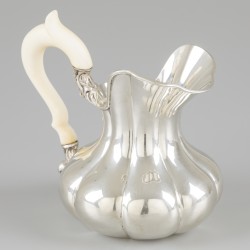 Melk- / roomkannetje (Brussel, België, Louis Wolfers 1852-1892) zilver.