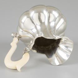 Melk- / roomkannetje (Brussel, België, Louis Wolfers 1852-1892) zilver.