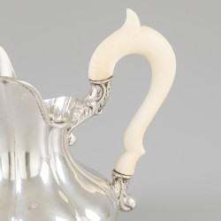 Melk- / roomkannetje (Brussel, België, Louis Wolfers 1852-1892) zilver.
