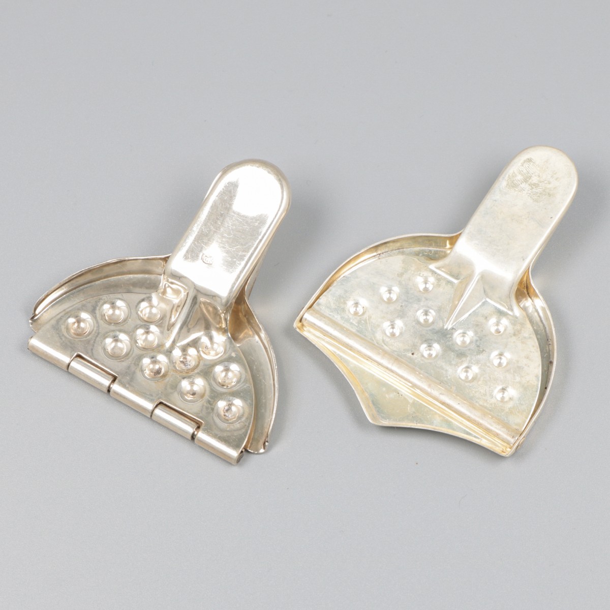 2-delig lot citroenknijpers o.a. Tiffany & Co zilver.