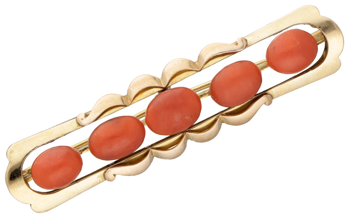 14 kt. Geelgouden antieke broche bezet met bloedkoraal.