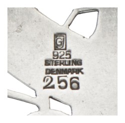 Sterling zilveren vintage no. 256 'Kneeling Deer' broche door Arno Malinowski for Georg Jensen.
