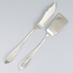 4-delig lot botermesjes & kaasstekers zilver.
