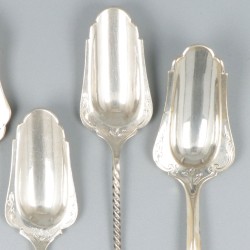 4-delig lot suikerschepjes zilver.
