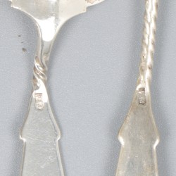 4-delig lot suikerschepjes zilver.
