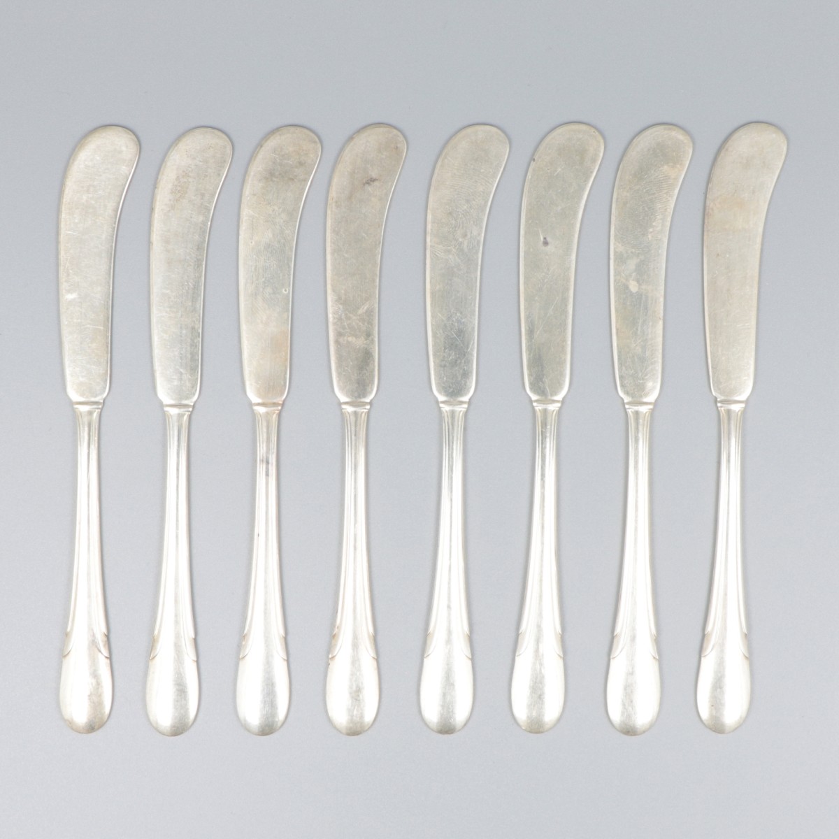8-delige set botermessen zilver.