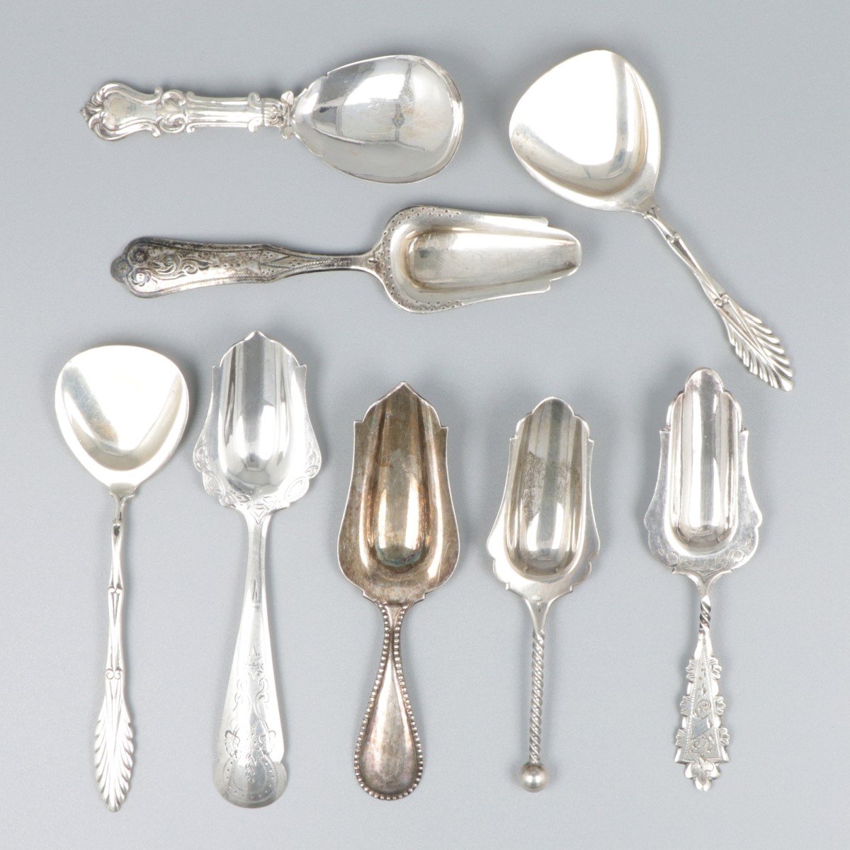 8-delig lot suikerschepjes en theeduimen zilver.