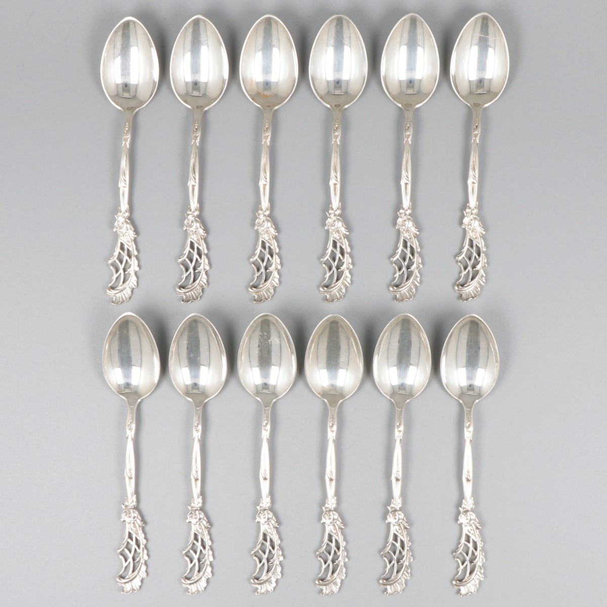 12-delige set theelepels zilver.