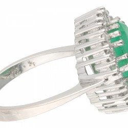 Witgouden cocktail rozetring, met ca. 0.90 ct. diamant en natuurlijke smaragd - 18 kt.