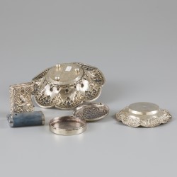 4-delig lot diversen zilver.