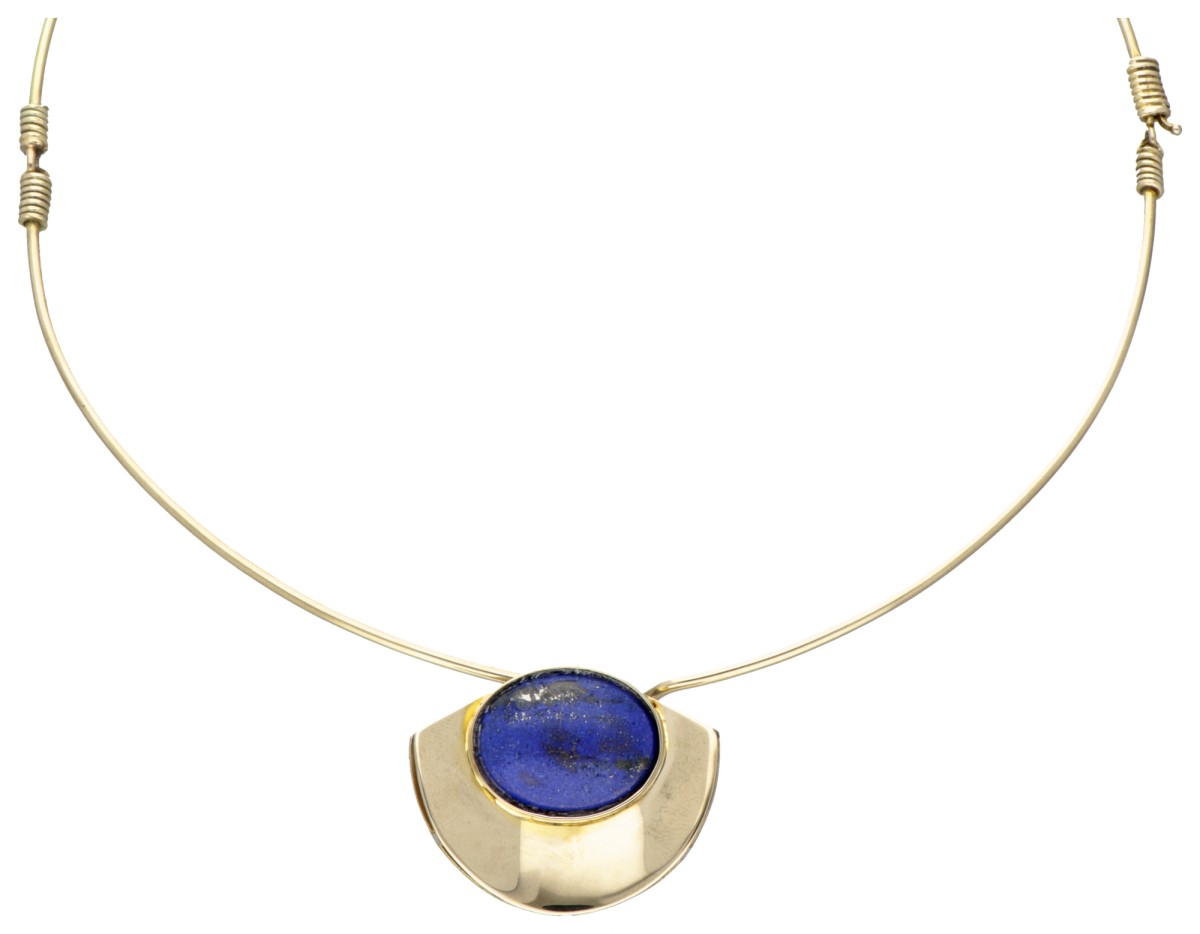 14 kt. Geelgouden spangcollier bezet met ca. 8.59 ct. lapis lazuli.