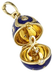 18 kt. Geelgouden Fabergé ei hanger met muzieknoot (gelimiteerde editie 139/300), bezet met diamant en blauwe emaille.