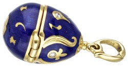 18 kt. Geelgouden Fabergé ei hanger met muzieknoot (gelimiteerde editie 139/300), bezet met diamant en blauwe emaille.