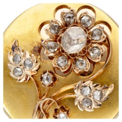 Antieke 14 kt. geelgouden broche met een bloem bezet met diamant.