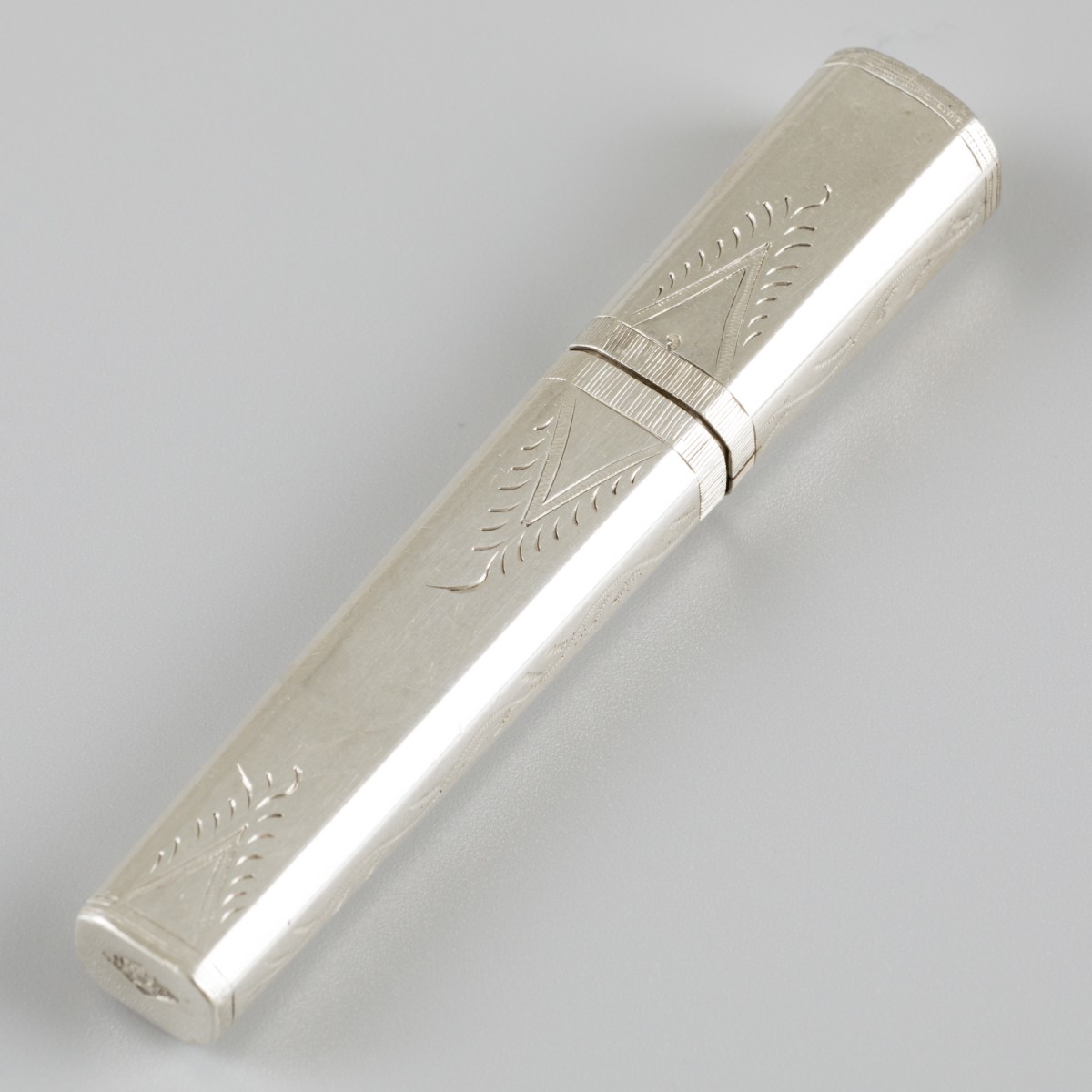 Naaldenkoker (Middelburg, Nederland, Karel Beun 1811-1816) zilver.