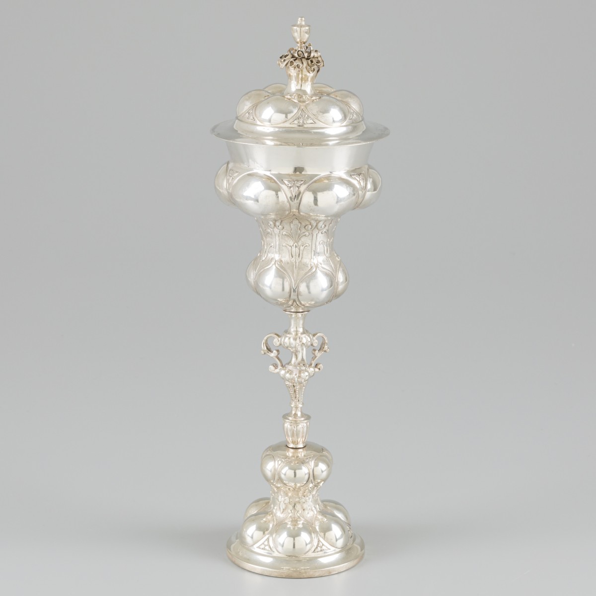 Pronkbeker / ananasbeker (Hanau, Duitsland, J.D. Schleissner & Söhne, circa 1820-30) zilver.