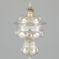 Pronkbeker / ananasbeker (Hanau, Duitsland, J.D. Schleissner & Söhne, circa 1820-30) zilver.