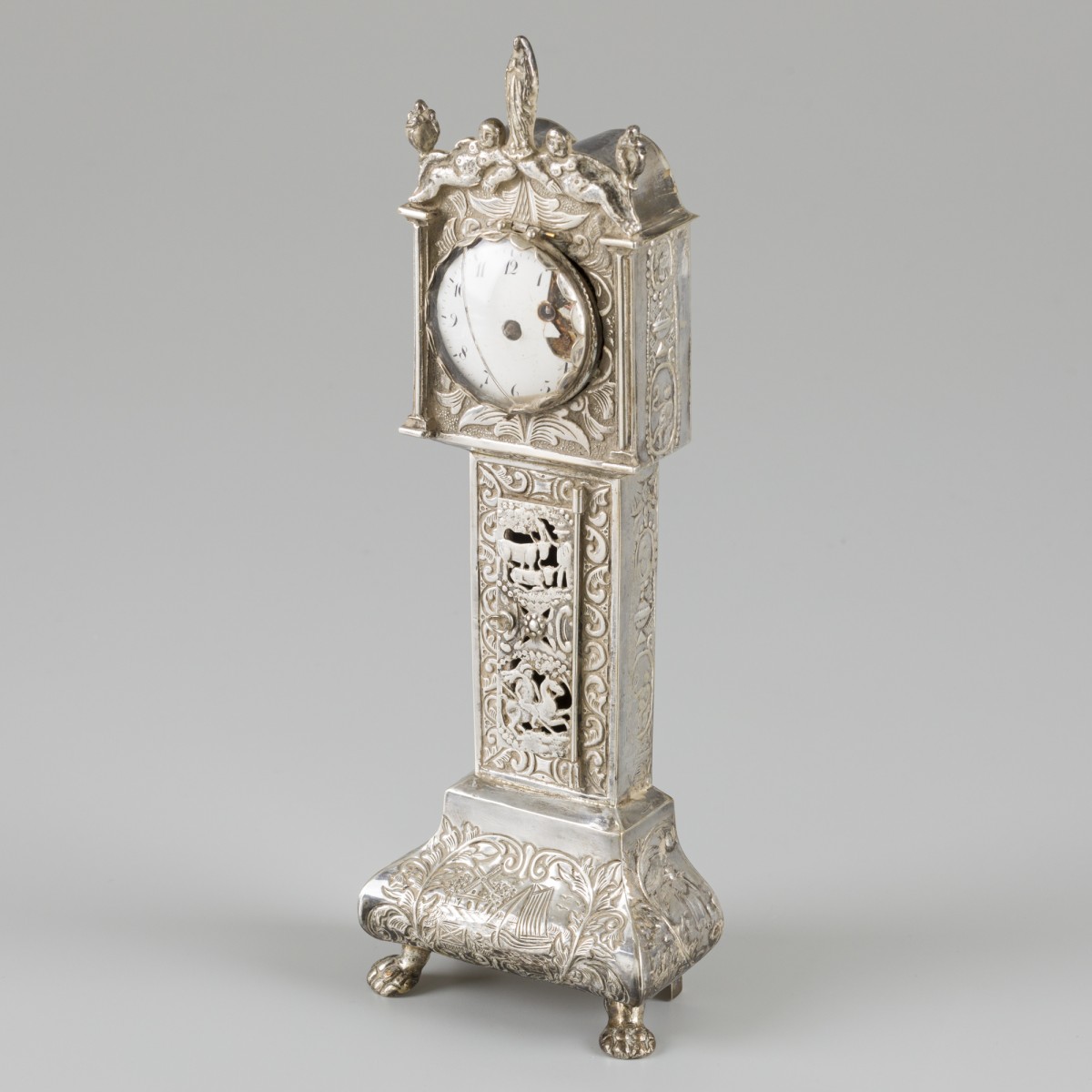 Miniatuur staand horloge zilver.