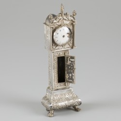 Miniatuur staand horloge zilver.