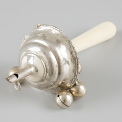 Rammelaar zilver.