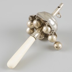 Rammelaar zilver.