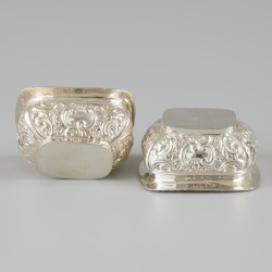 2-delige set zoutkelders zilver.