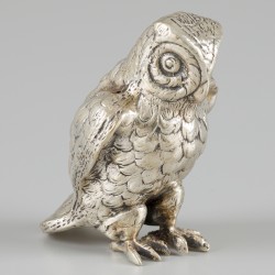 Miniatuur uil zilver.