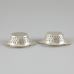 2-delige set pastillemandjes zilver.